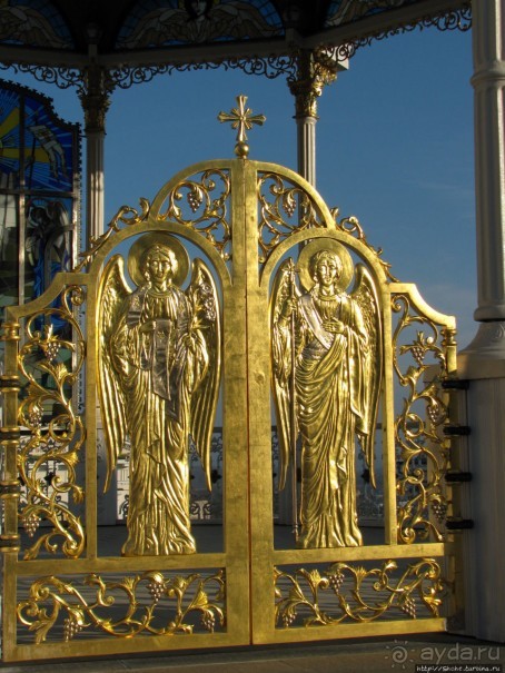 Крупнейший центр православия на Западной Украине в Почаеве