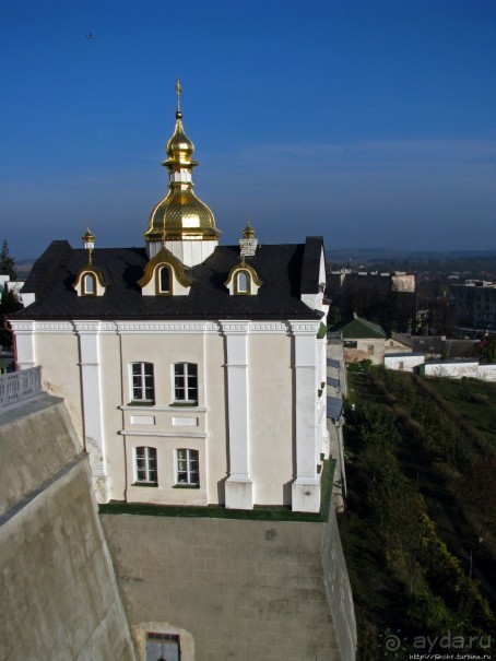 Крупнейший центр православия на Западной Украине в Почаеве