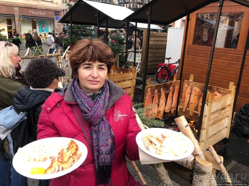 Страсбург — столица Рождества. Финны на площади Гутенберга