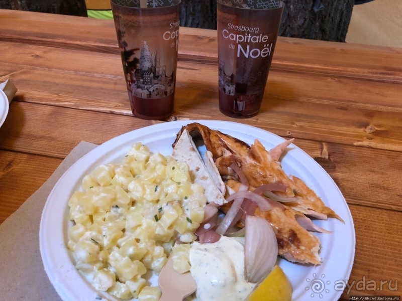 Страсбург — столица Рождества. Финны на площади Гутенберга