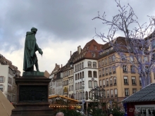 Страсбург — столица Рождества. Финны на площади Гутенберга