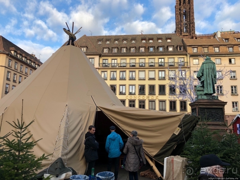 Страсбург — столица Рождества. Финны на площади Гутенберга