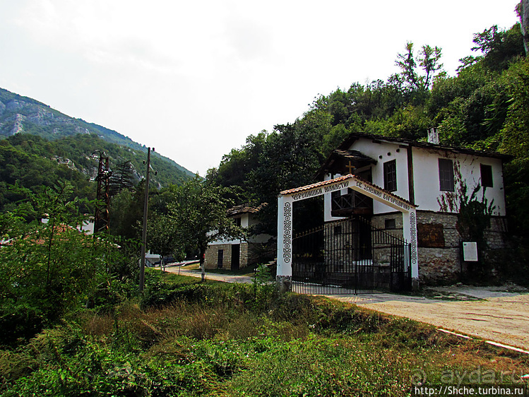 Черепишский монастырь — обитель в живописнейшем ущельи