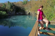 Еще одна "именная" пещера на Бермудах и желтые подснежники