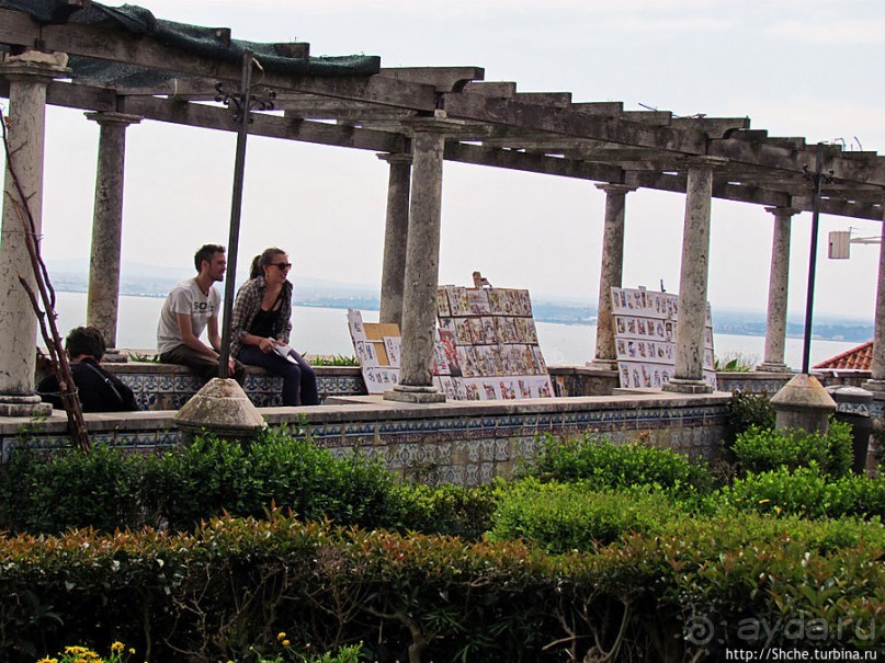 Приятный "гламурный" тихий сквер как пауза в подъеме