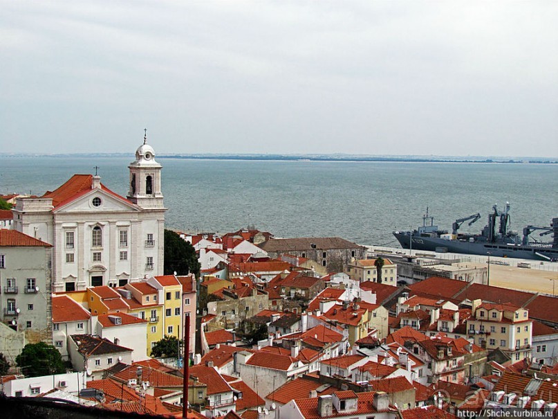 Приятный "гламурный" тихий сквер как пауза в подъеме