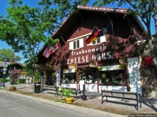 По главной улице пешком и на авто