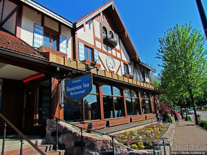 По главной улице пешком и на авто