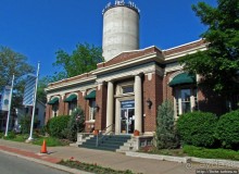 По главной улице пешком и на авто