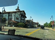 По главной улице пешком и на авто