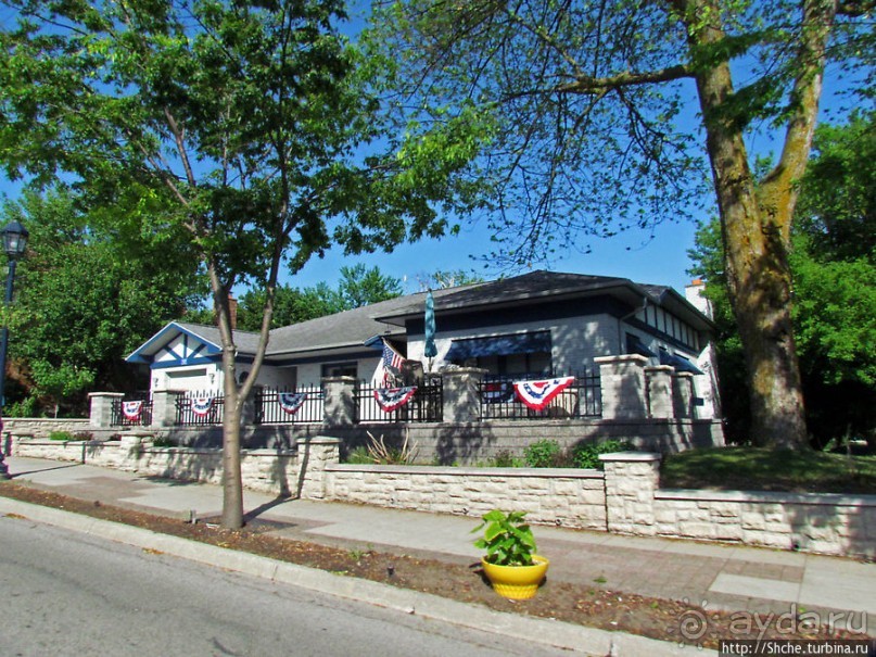 По главной улице пешком и на авто