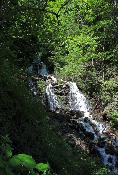 А пока-пока-по камушкам