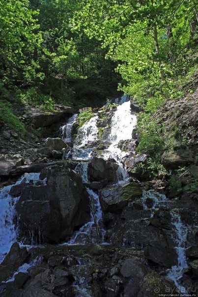 А пока-пока-по камушкам