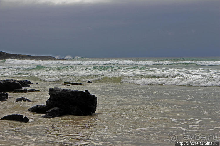 Бьют волны — им не прикольно:))