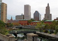 Небольшой водный парк на реке Woonasquatucket