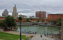 Небольшой водный парк на реке Woonasquatucket