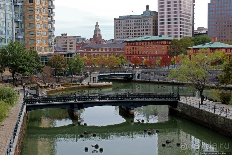 Небольшой водный парк на реке Woonasquatucket