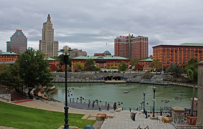 Небольшой водный парк на реке Woonasquatucket