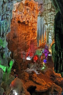 Пещера "Небесный дворец" — 50 оттенков радуги