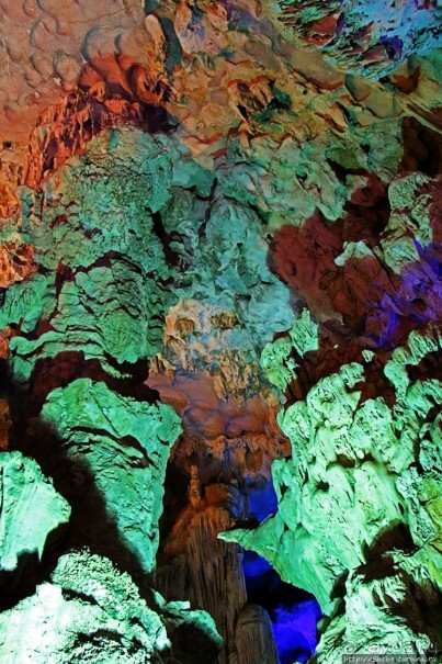 Пещера "Небесный дворец" — 50 оттенков радуги