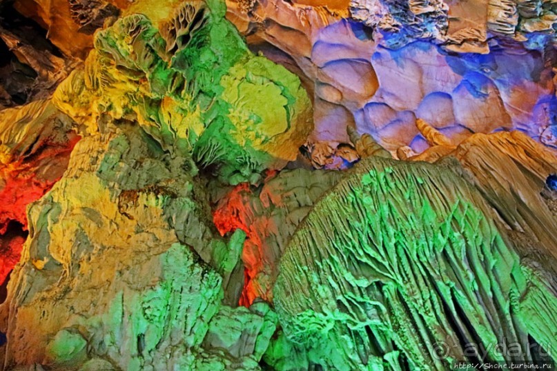 Пещера "Небесный дворец" — 50 оттенков радуги