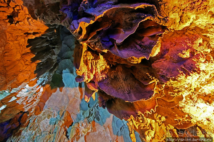 Пещера "Небесный дворец" — 50 оттенков радуги