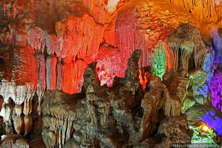 Пещера "Небесный дворец" — 50 оттенков радуги