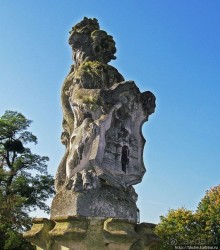 "Звери короля Генриха VIII" на входе во дворец Хэмптон Корт