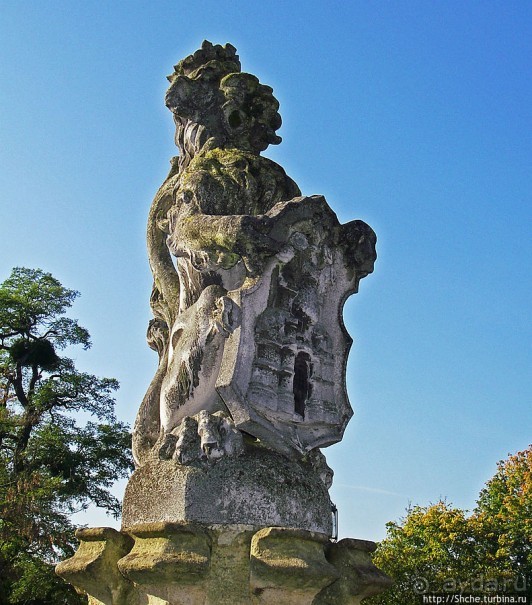 "Звери короля Генриха VIII" на входе во дворец Хэмптон Корт