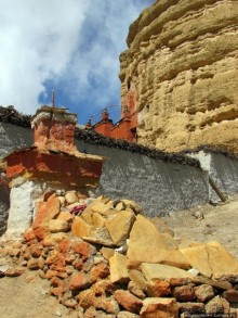 "Очень старый" пещерный тибетский монастырь