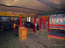 "Очень старый" пещерный тибетский монастырь