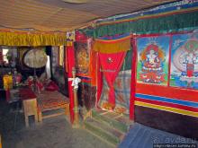 "Очень старый" пещерный тибетский монастырь