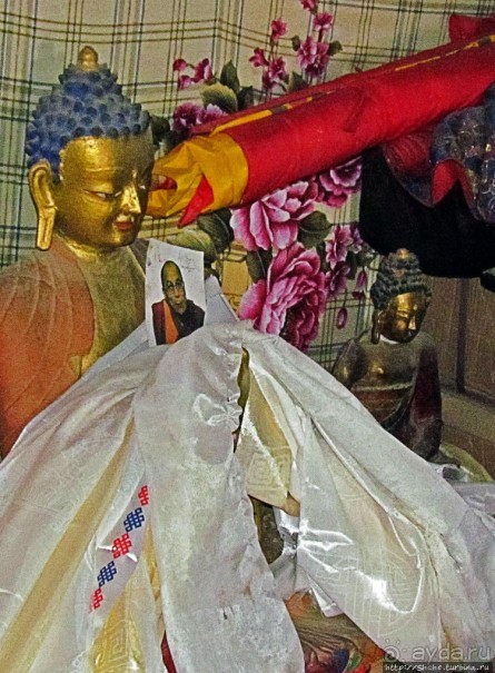 "Очень старый" пещерный тибетский монастырь