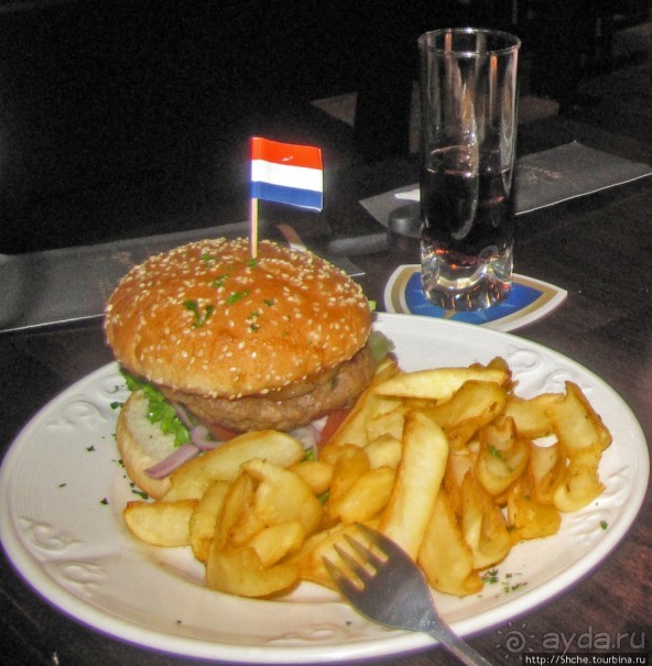 Эйндховен - центр электроники и футбола Голландии. Эйндховен - центр электроники и футбола Голландии.