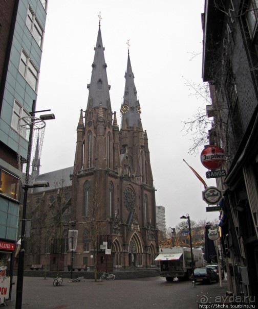 Эйндховен - центр электроники и футбола Голландии. Эйндховен - центр электроники и футбола Голландии.