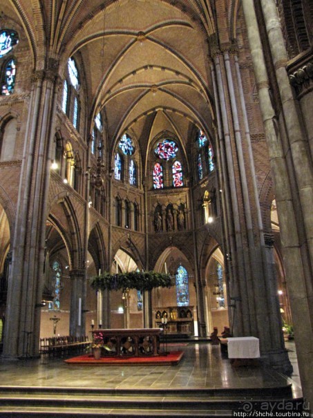 Эйндховен - центр электроники и футбола Голландии. Эйндховен - центр электроники и футбола Голландии.