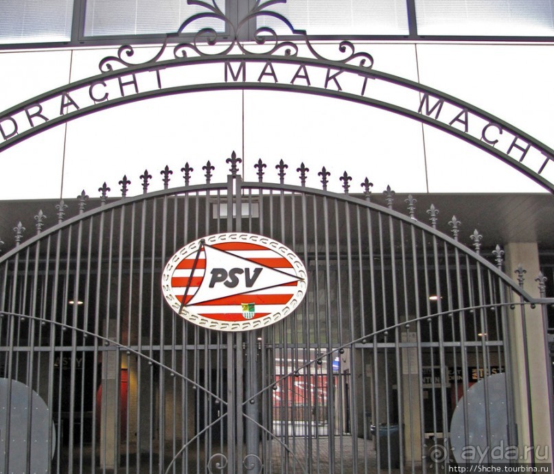 Эйндховен - центр электроники и футбола Голландии. Эйндховен - центр электроники и футбола Голландии.