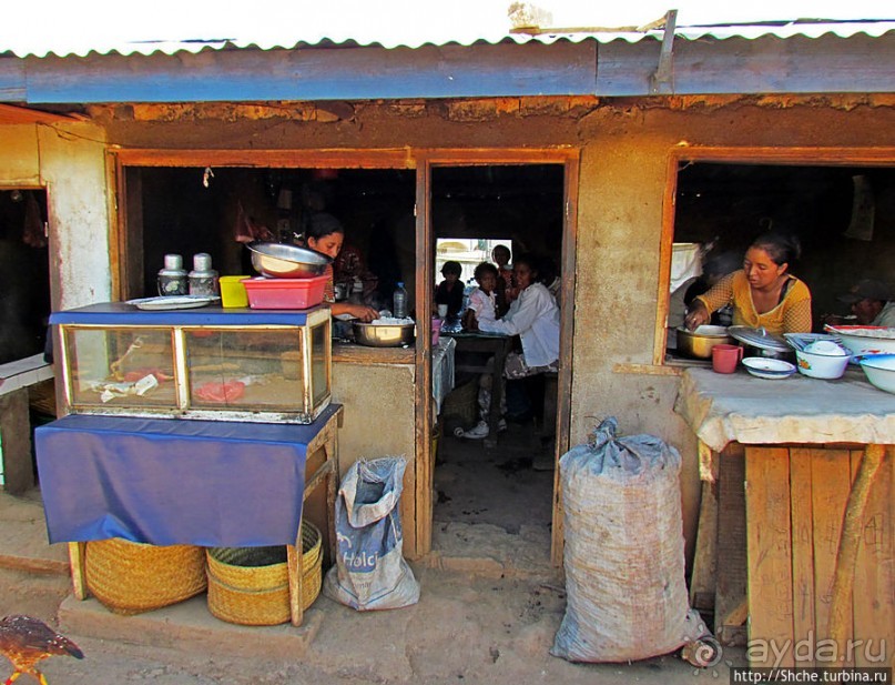 Мадагаскар. Обычный рынок небольшого города Амбатулампи