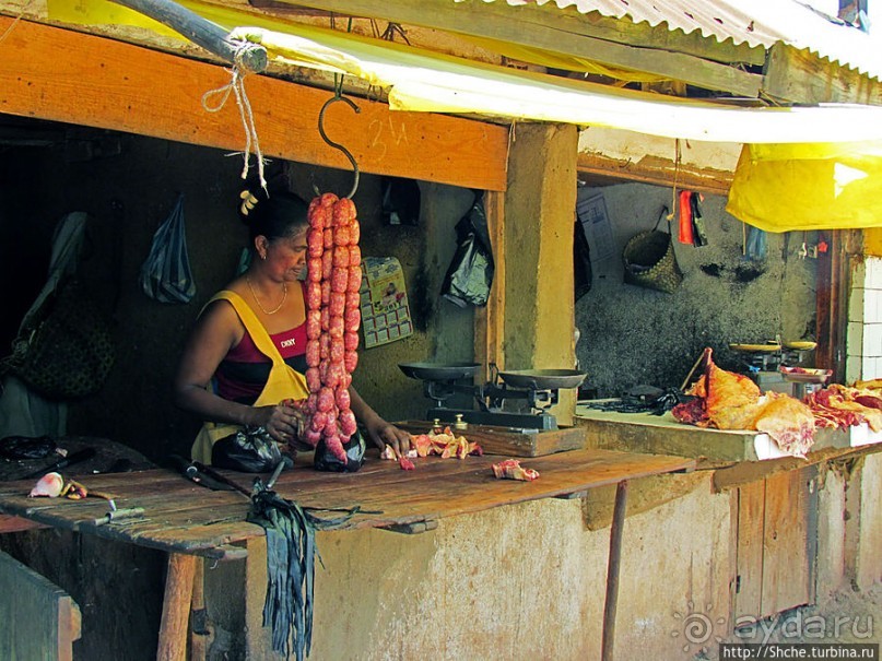 Мадагаскар. Обычный рынок небольшого города Амбатулампи