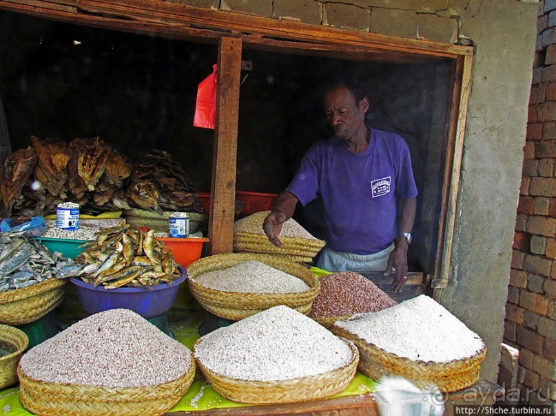Мадагаскар. Обычный рынок небольшого города Амбатулампи