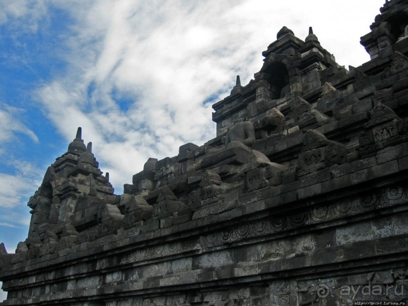 Боробудур — старейший крупнейший буддистский комплекс в мире