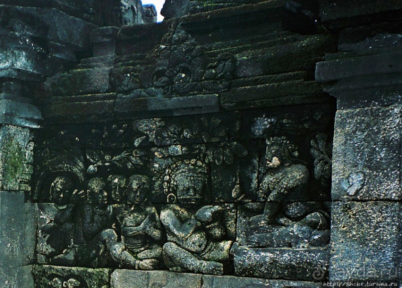 Боробудур — старейший крупнейший буддистский комплекс в мире