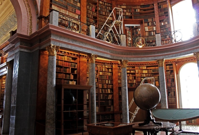 Роскошная библиотека тысячелетнего монастыря Паннонхальма