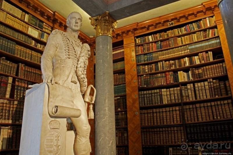 Роскошная библиотека тысячелетнего монастыря Паннонхальма