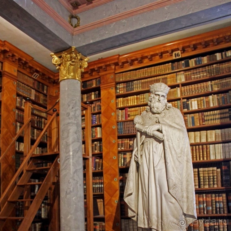 Роскошная библиотека тысячелетнего монастыря Паннонхальма