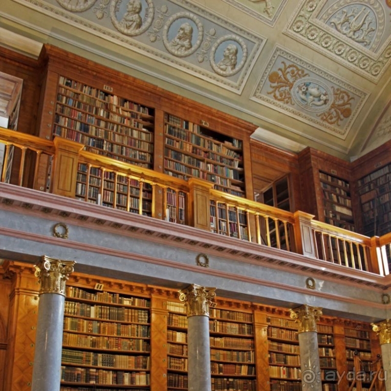 Роскошная библиотека тысячелетнего монастыря Паннонхальма