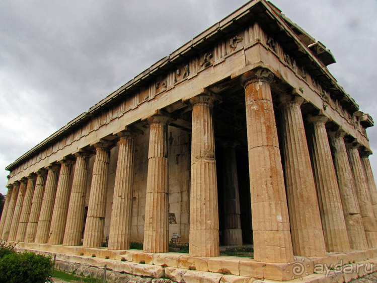 Руины древней Агоры и храм Гефеста