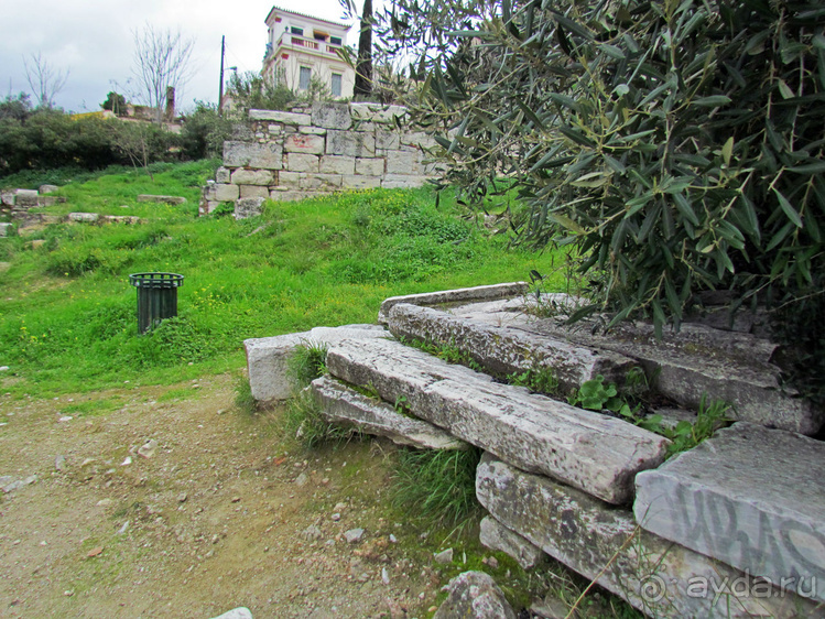 Руины древней Агоры и храм Гефеста