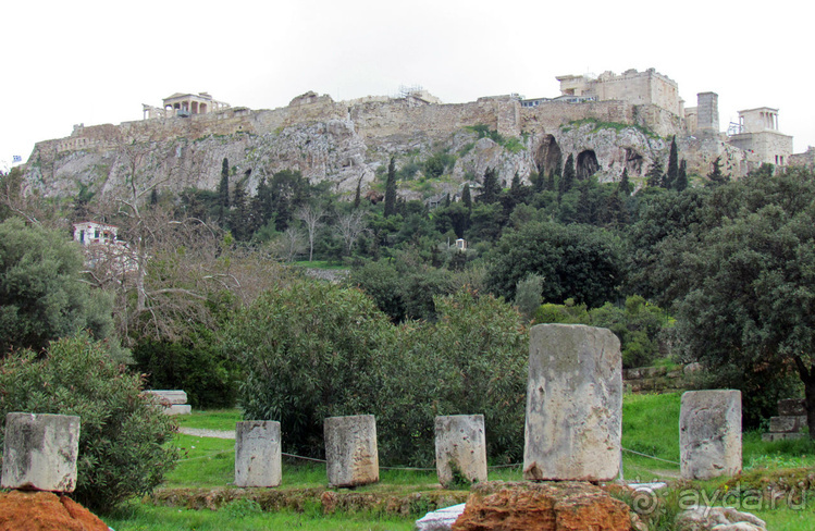 Руины древней Агоры и храм Гефеста