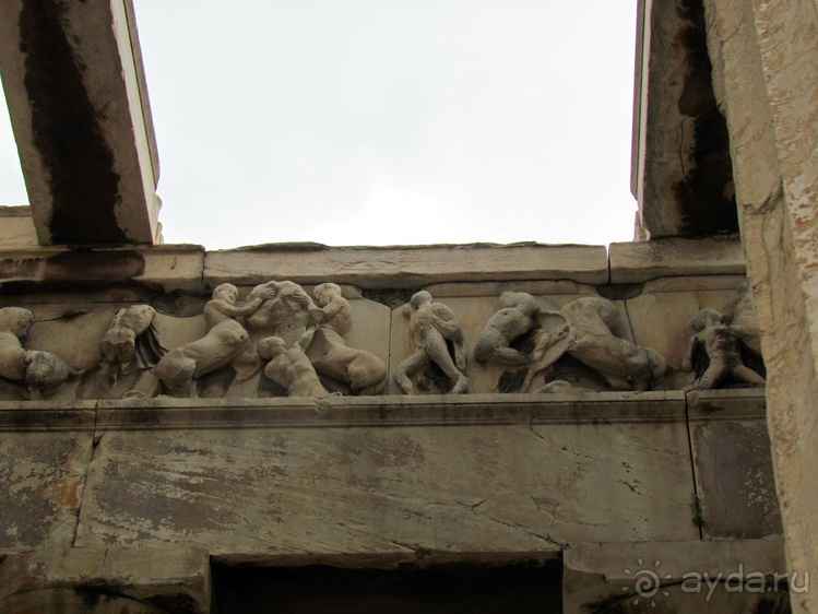 Руины древней Агоры и храм Гефеста